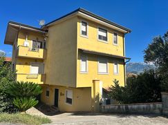 Casa Bi/Trifamiliare in Residenziale