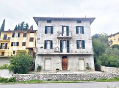 Casa Bi/Trifamiliare in Residenziale