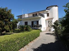 Casa Bi/Trifamiliare in Residenziale