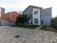 Casa Bi/Trifamiliare in Residenziale