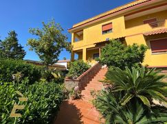 Casa Bi/Trifamiliare in Residenziale