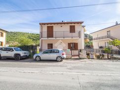 Casa Bi/Trifamiliare in Residenziale