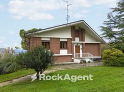 Casa Bi/Trifamiliare in Residenziale