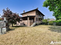 Casa Bi/Trifamiliare in Residenziale
