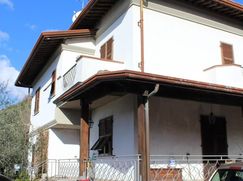 Casa Bi/Trifamiliare in Residenziale