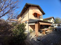 Casa Bi/Trifamiliare in Residenziale