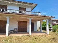 Casa Bi/Trifamiliare in Residenziale