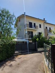 Casa Bi/Trifamiliare in Residenziale