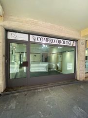 Negozio/Locale commerciale in Commerciale