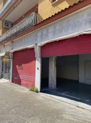 Negozio/Locale commerciale in Commerciale