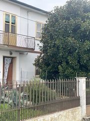 Casa Bi/Trifamiliare in Residenziale