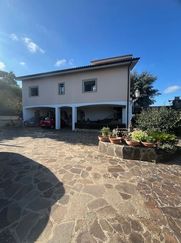 Casa Bi/Trifamiliare in Residenziale