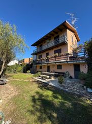 Casa Bi/Trifamiliare in Residenziale