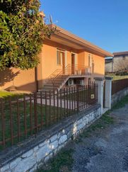 Casa Bi/Trifamiliare in Residenziale