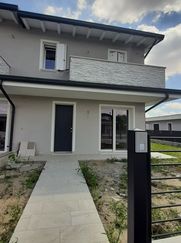 Casa Bi/Trifamiliare in Residenziale