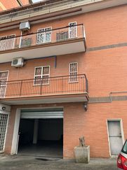 Negozio/Locale commerciale in Commerciale