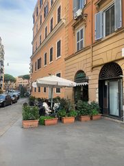 Attività/Licenza (con o senza mura) in Commerciale