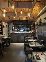 Attività/Licenza (con o senza mura) in Commerciale