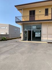 Negozio/Locale commerciale in Commerciale