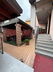 Casa Bi/Trifamiliare in Residenziale