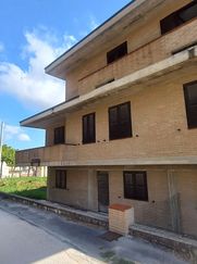 Casa Bi/Trifamiliare in Residenziale