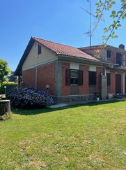 Casa Bi/Trifamiliare in Residenziale