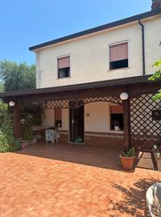 Casa Bi/Trifamiliare in Residenziale