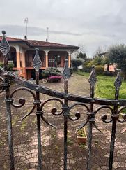 Casa Bi/Trifamiliare in Residenziale