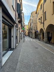 Negozio/Locale commerciale in Commerciale
