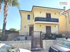 Casa Bi/Trifamiliare in vendita