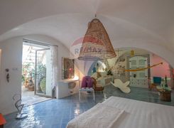 Casa indipendente in vendita