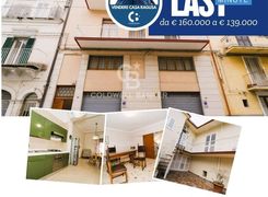 Casa indipendente in vendita