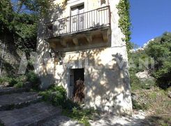 Casa indipendente in vendita