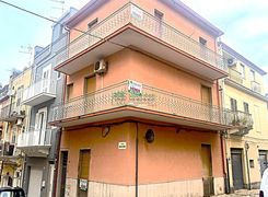 Casa indipendente in vendita