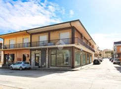 Negozio/Locale commerciale in vendita