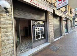 Negozio/Locale commerciale in vendita