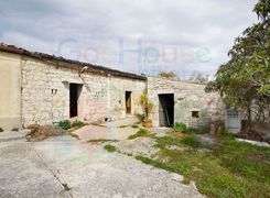Casa indipendente in vendita