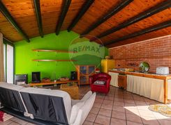 Casa indipendente in vendita