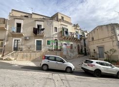 Casa indipendente in vendita