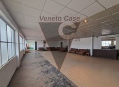 Negozio/Locale commerciale in affitto