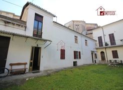 Casa indipendente in vendita
