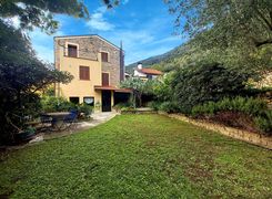 Casa indipendente in vendita