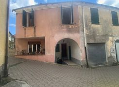 Casa indipendente in vendita