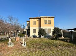 Casa indipendente in vendita