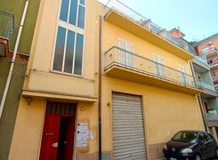 Casa indipendente in vendita