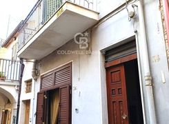 Casa indipendente in vendita