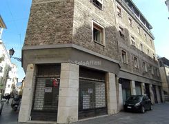 Negozio/Locale commerciale in affitto