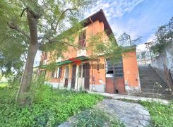 Casa indipendente in vendita