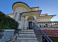 Casa indipendente in vendita