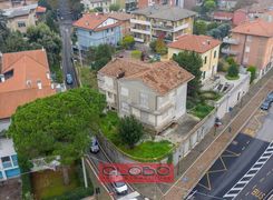 Casa indipendente in vendita